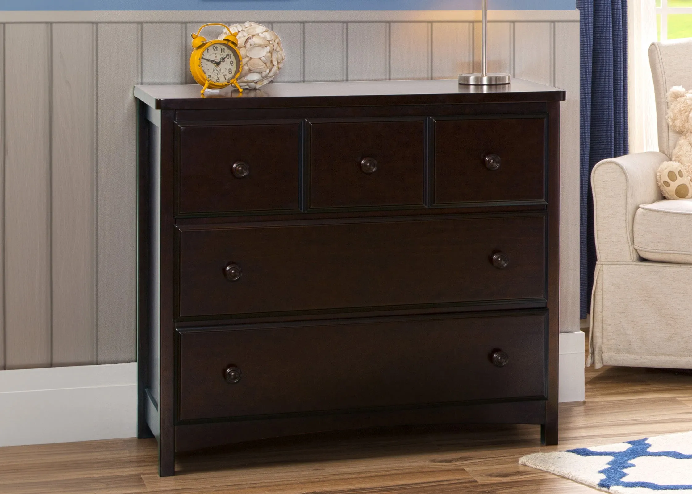 3 Drawer Dresser with Interlocking Drawers