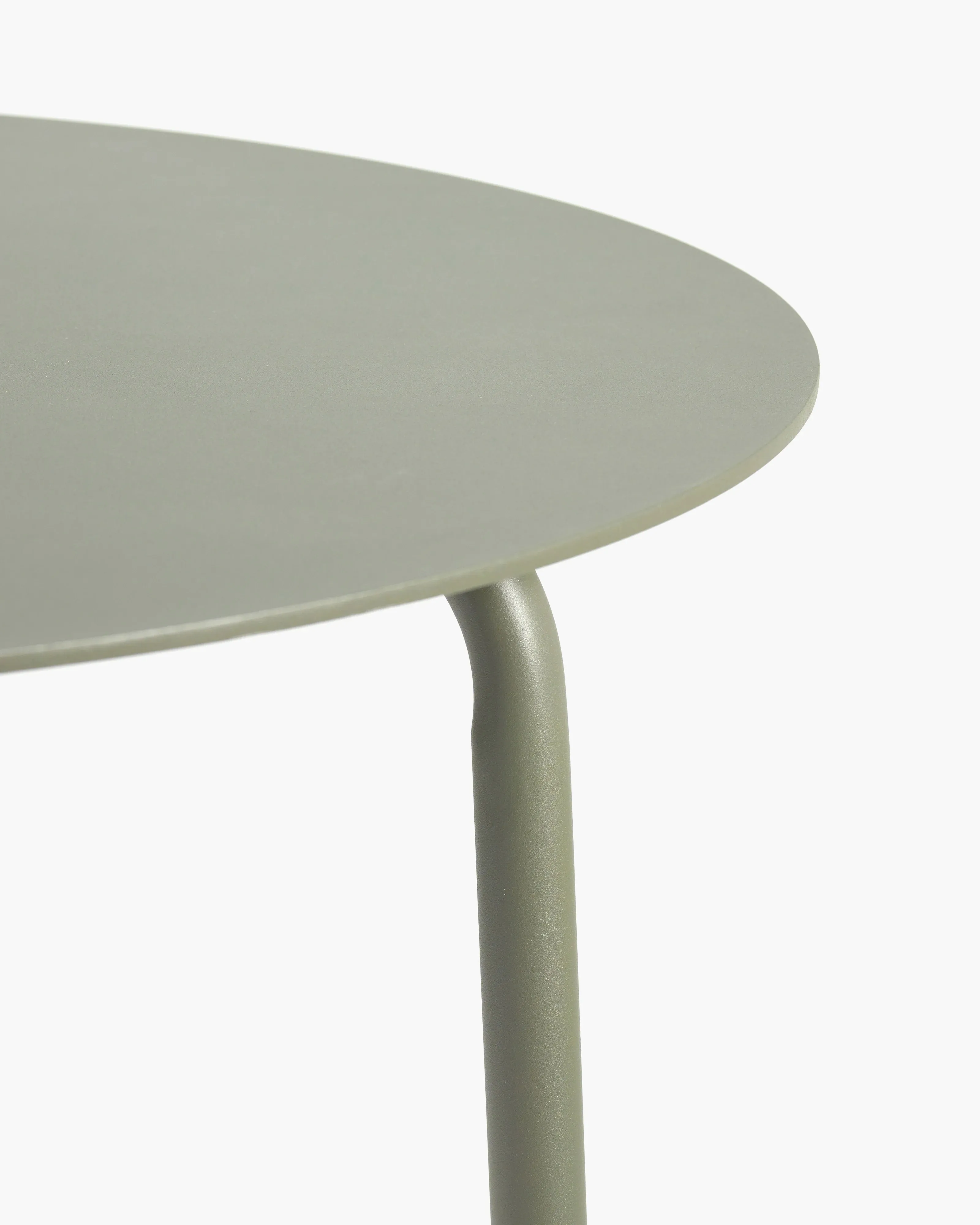 August Aluminum Round Dining Table