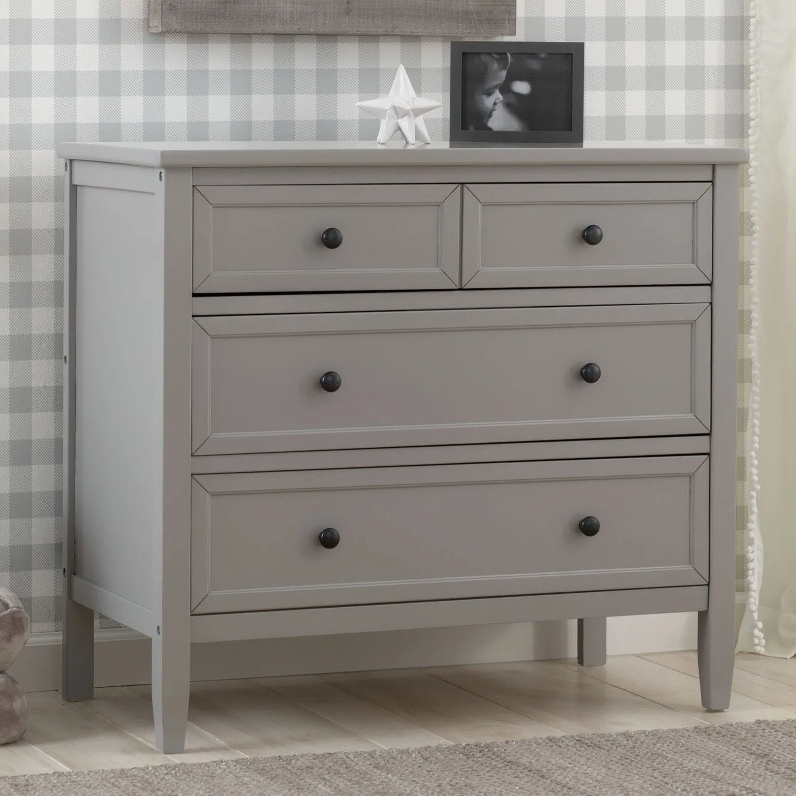 Classic 3 Drawer Dresser with Interlocking Drawers